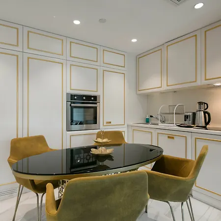 Art Tower Apartment *